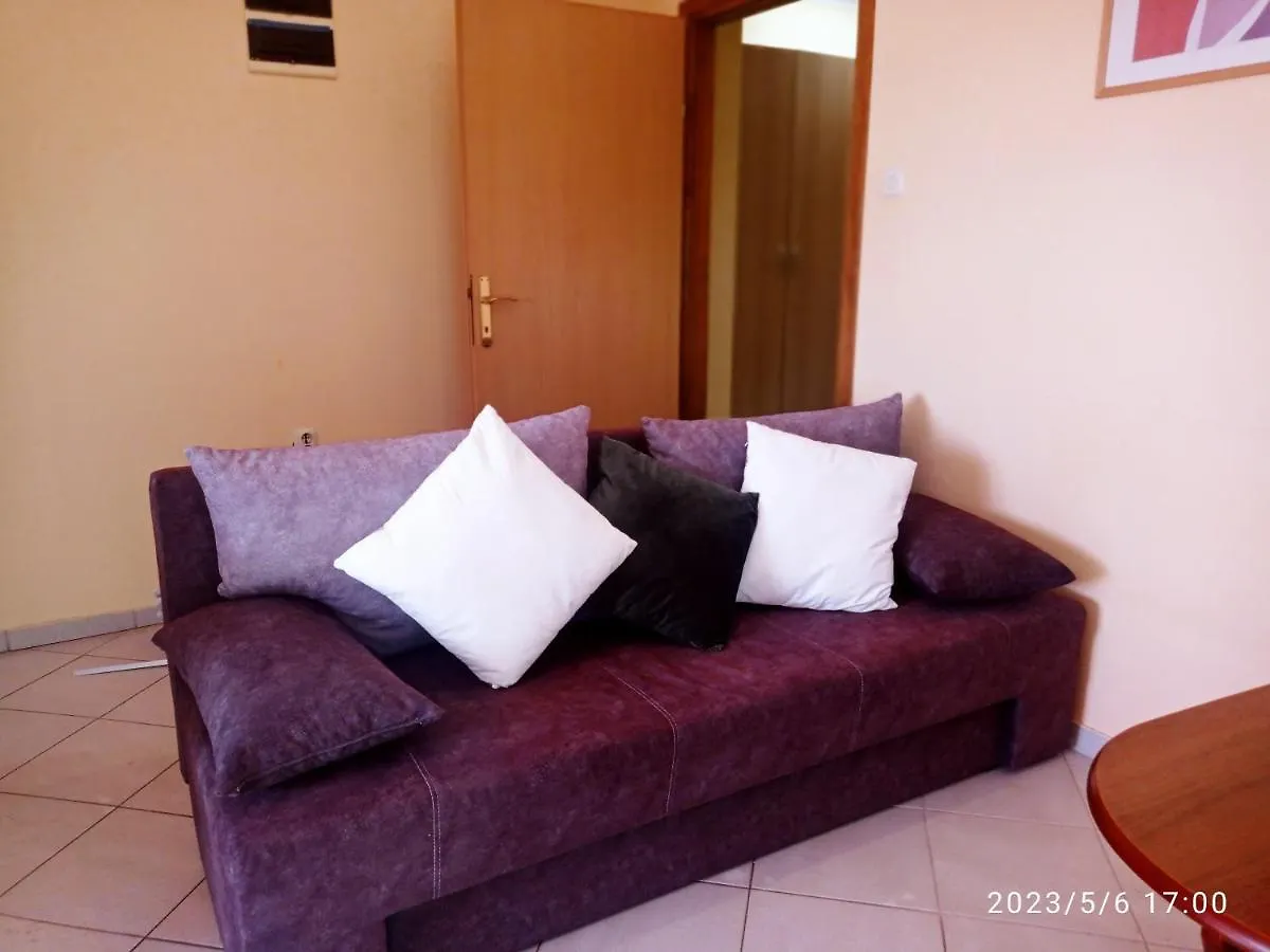 Sunny Apartment By The Sea Pula