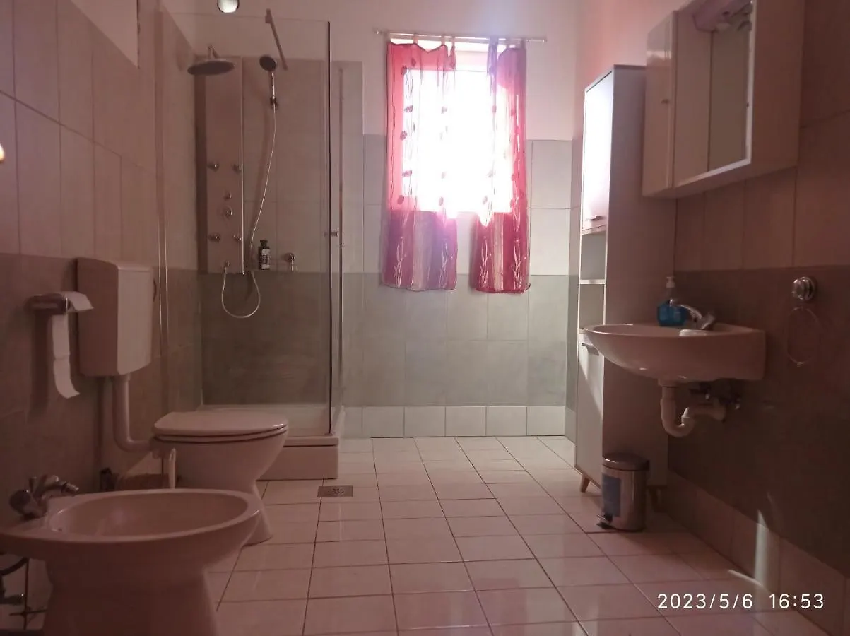 Sunny Apartment By The Sea Pula