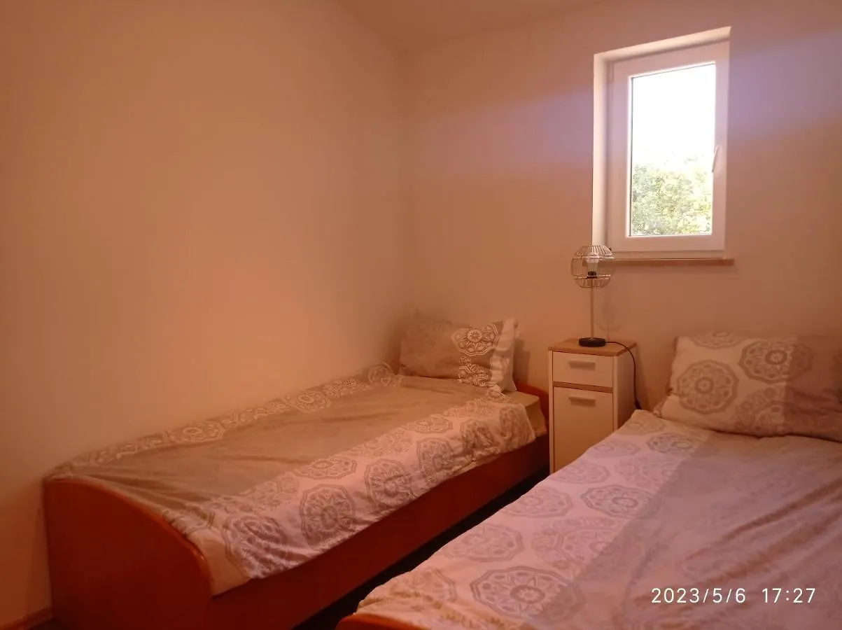 Sunny Apartment By The Sea 普拉 克罗地亚